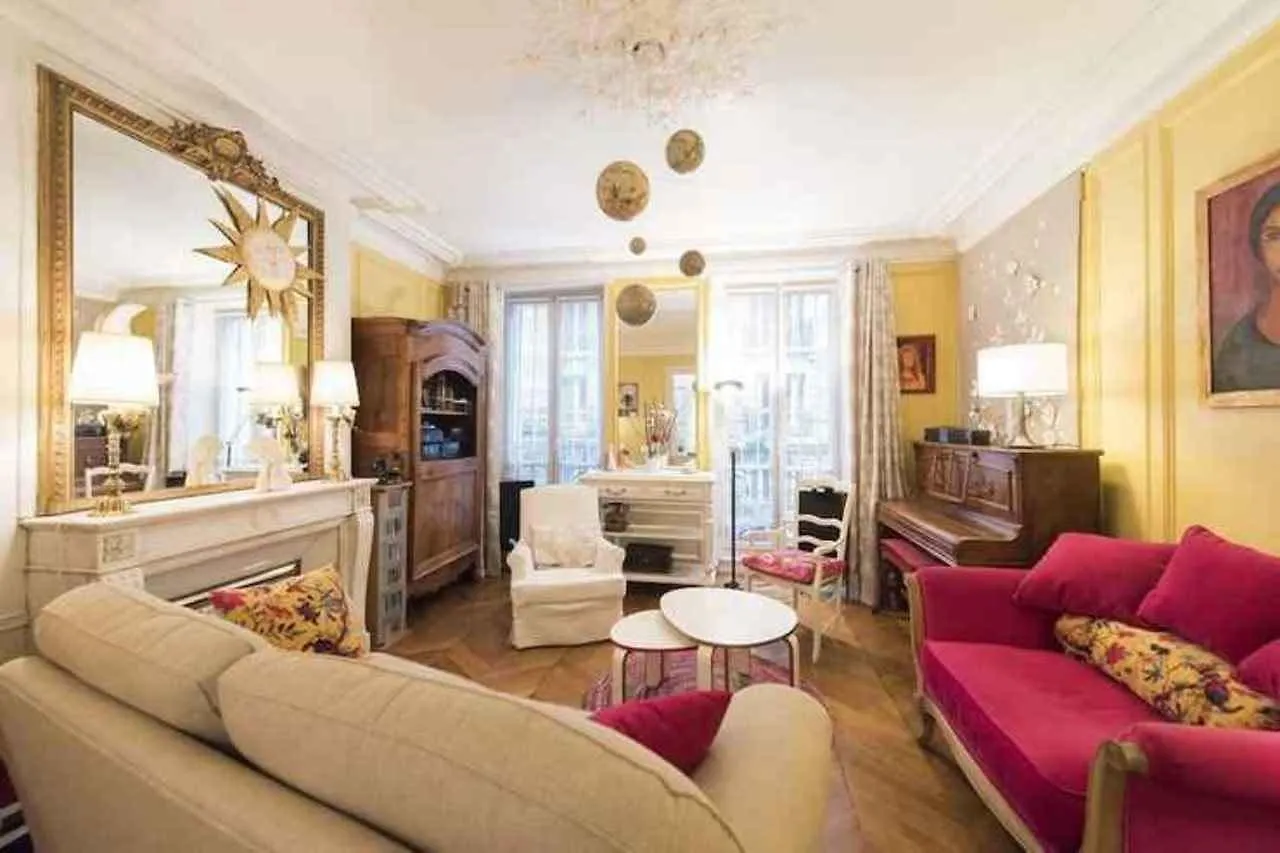 Apartment Colorful In Pigalle Paris